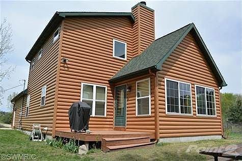 Place your table and chairs on this deck and enjoy the nature around you!