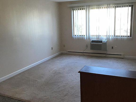 4th image of 9 Bartlett St APT 2