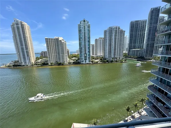 325 Biscayne Blvd, Miami, FL