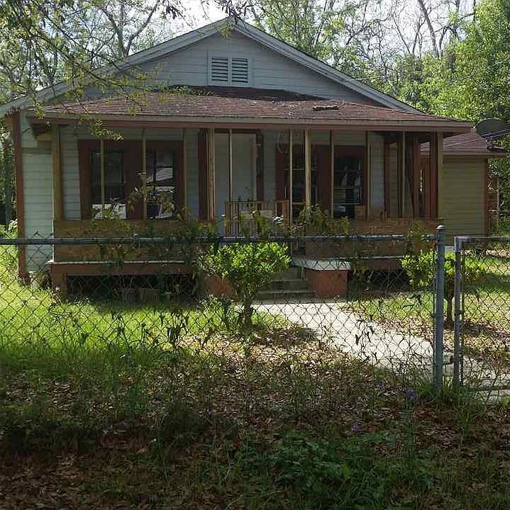 1st image of 2403 W Lakeview Ave