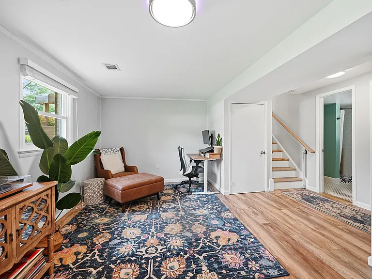 6426 Carriage Dr — Photo 7