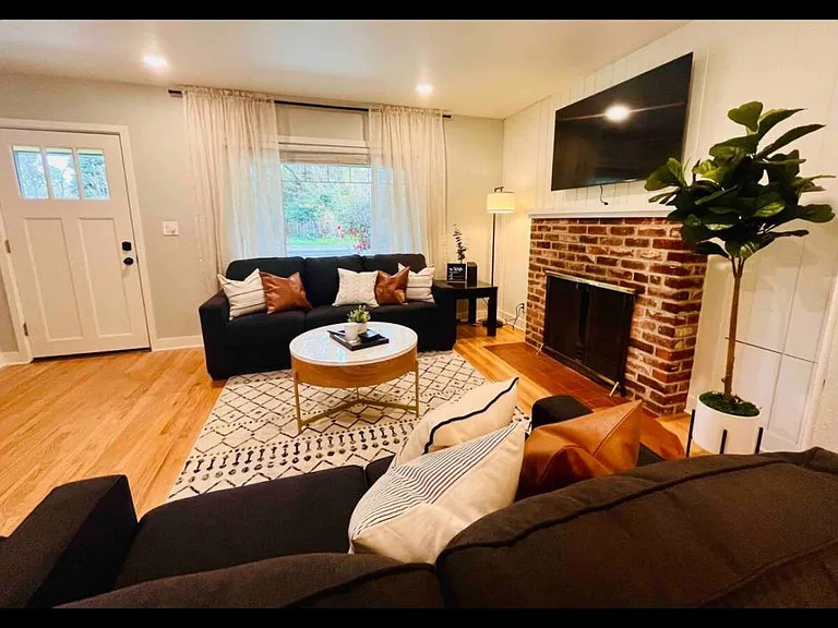 270 E 5th Ave — Photo 14