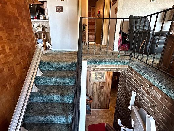 2nd image of 3203 Mannerchor Rd