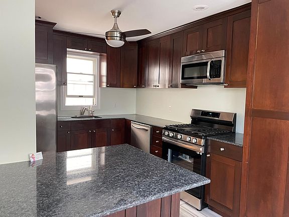 5th image of 90 Trenton Ave