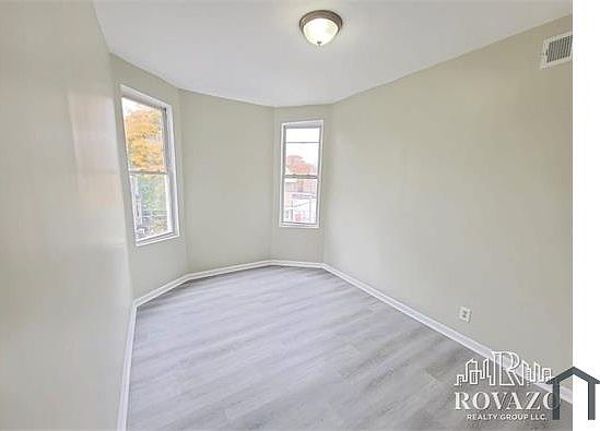 3rd image of 14 Isabella Ave #2