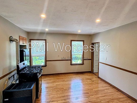 2nd image of 52 Atlanta St
