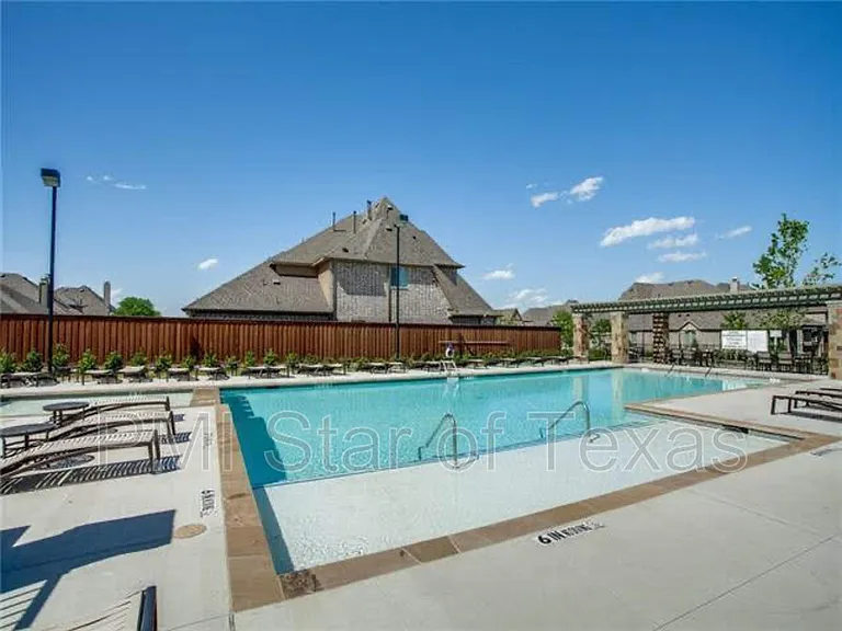 7509 Rockyford Dr — Photo 18