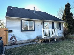 19112 Kenosha St, Harper Woods, MI 48225