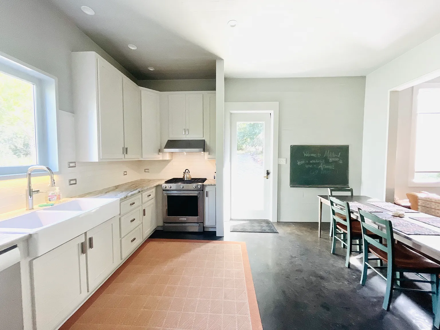 174 White Cir — Photo 1