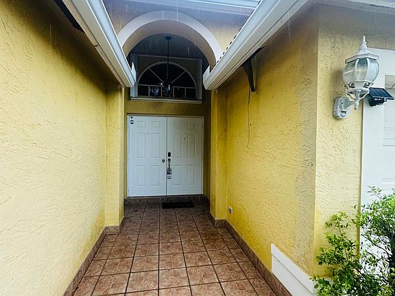3rd image of 3603 Newport Avenue