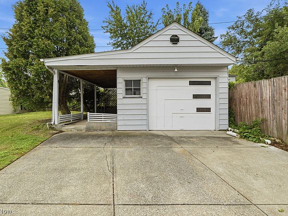 5th image of 3327 Standish Ave