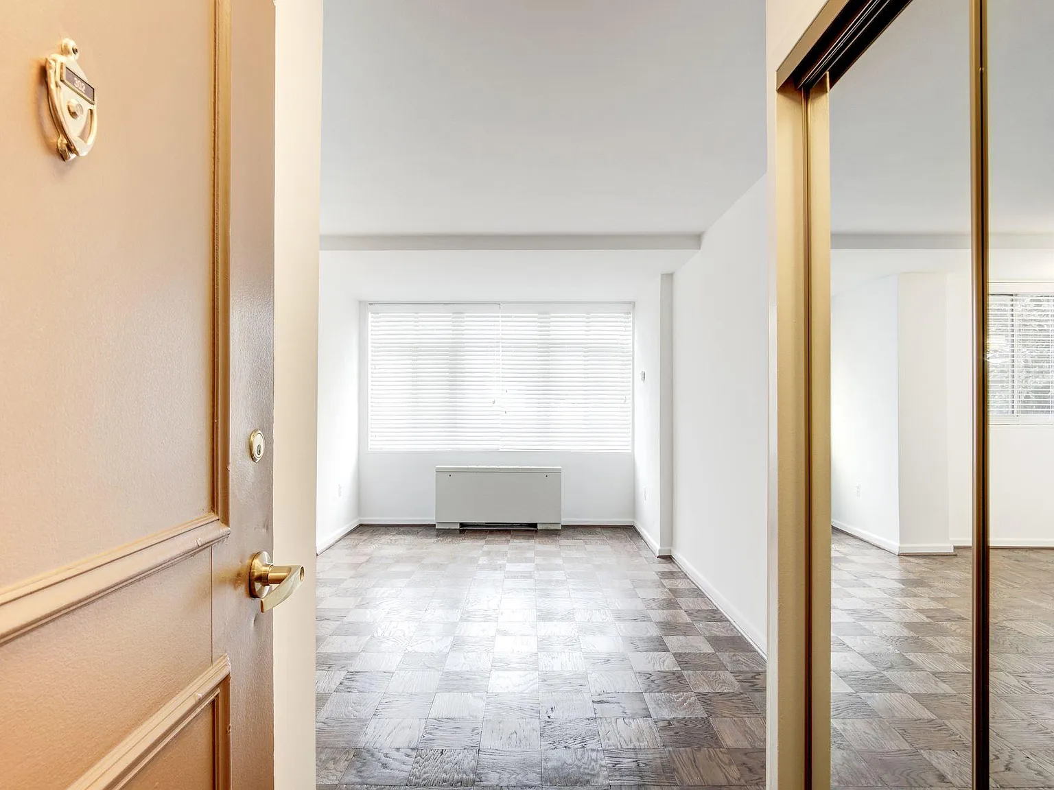 Hill House Apartments — Photo 4