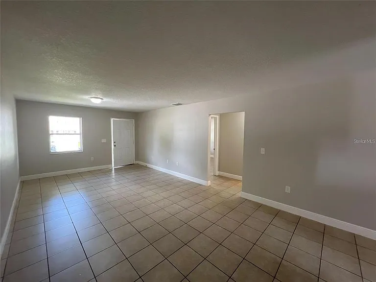 152 Julie Ln #B — Photo 5