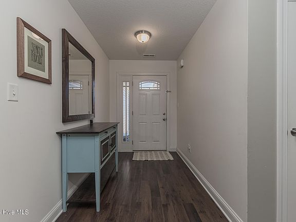 3rd image of 106 S S. Sea Street