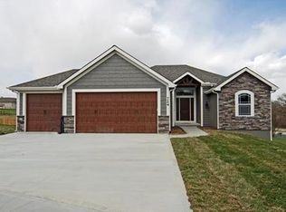1301 Clear Creek Dr, Kearney, MO 64060