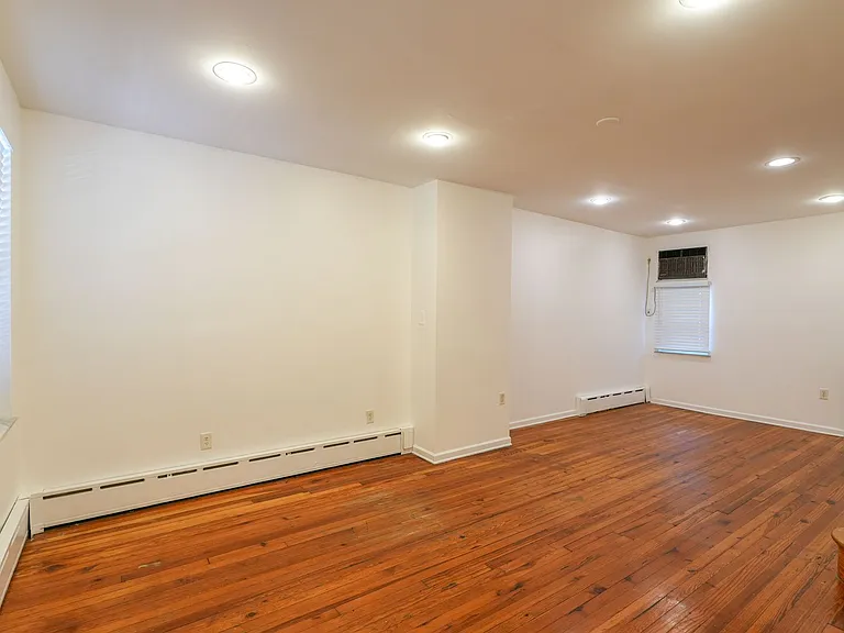 2127 S Beechwood St — Photo 5