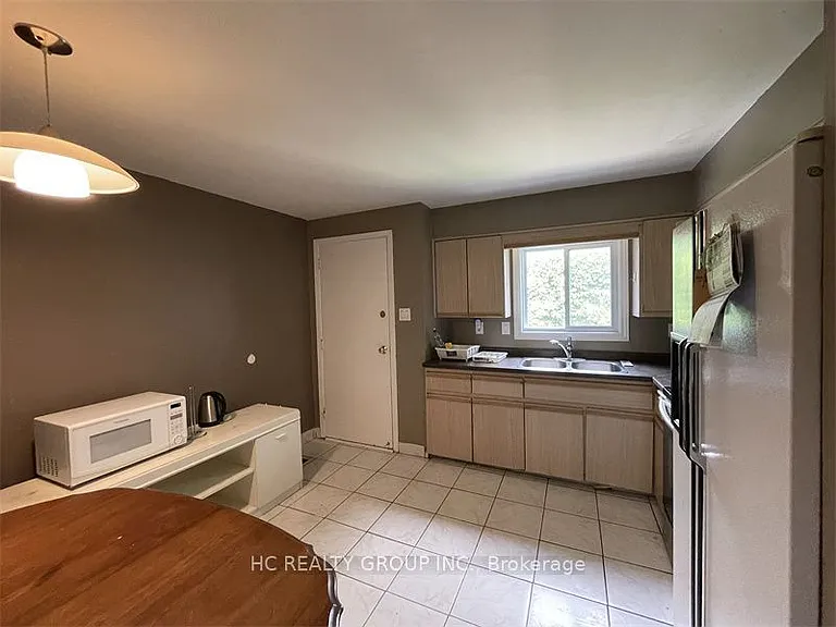 84 Daleview Cres — Photo 2