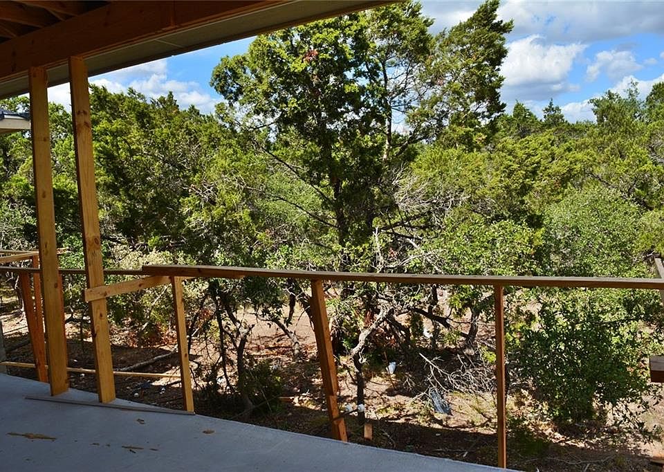 2nd image of 1075 Scenic View Dr