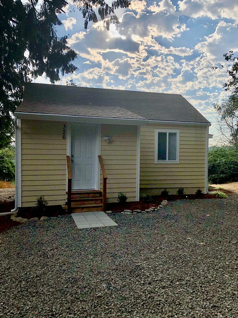 Cute Remodeled Studio — Photo 3