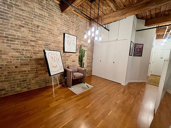 4th image of 225 W Huron St APT 614