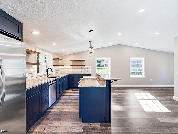 3rd image of 875 Wilcox Rd