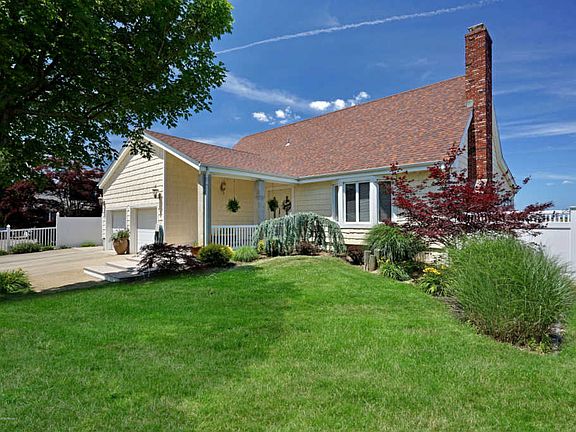 4th image of 310 Cambourne Dr