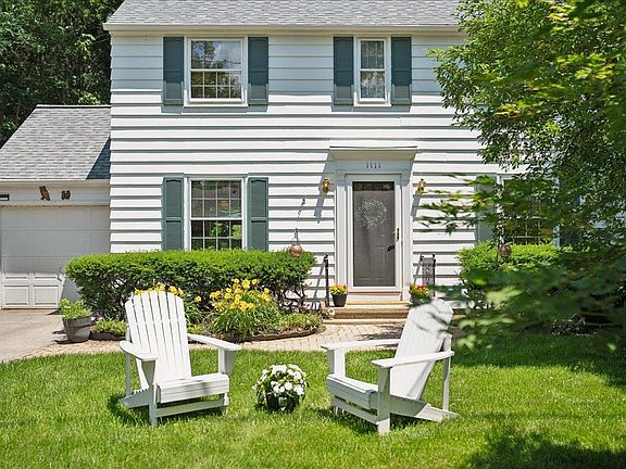 2nd image of 1111 Amherst Dr