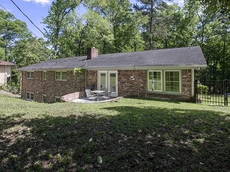 1110 Slann Dr — Photo 28
