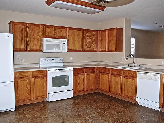 5th image of 20488 N 93rd Dr