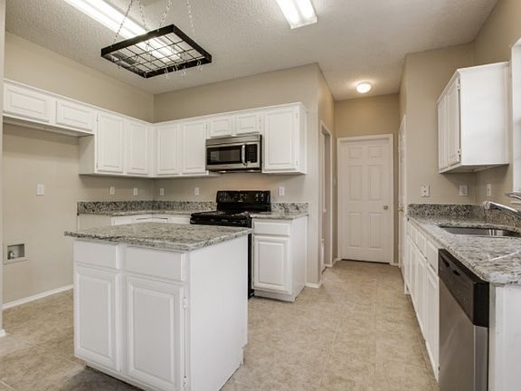 5th image of 2812 Forest Creek Dr