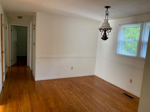 5th image of 683 E Pleasant St
