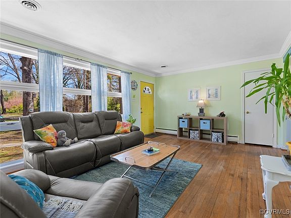 4th image of 105 Pickett Ave