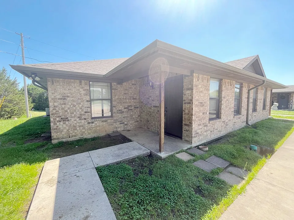 25 W Mockingbird Ln