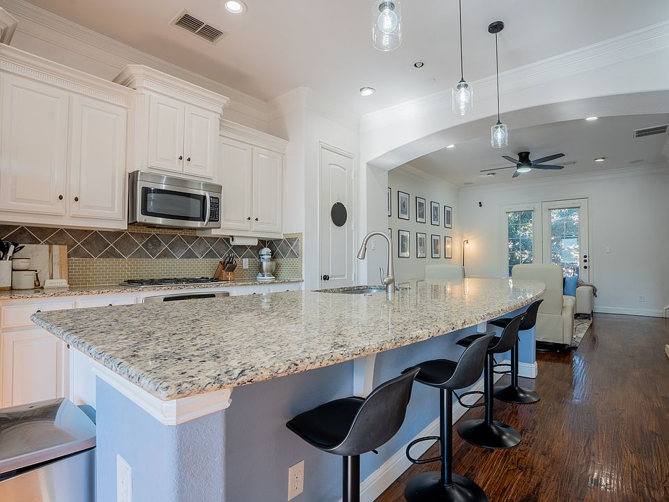 Kitchen looking towards living room Oversized granite island
2nd floor