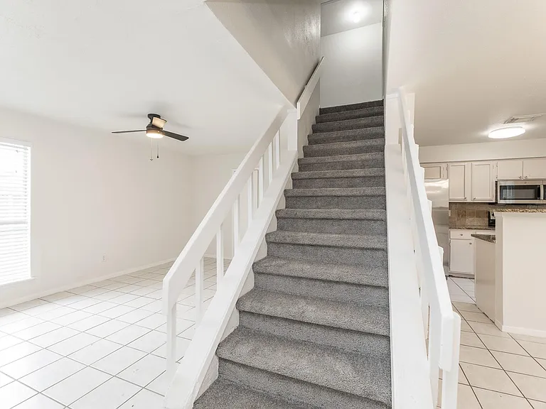 1902 Avenue B — Photo 11