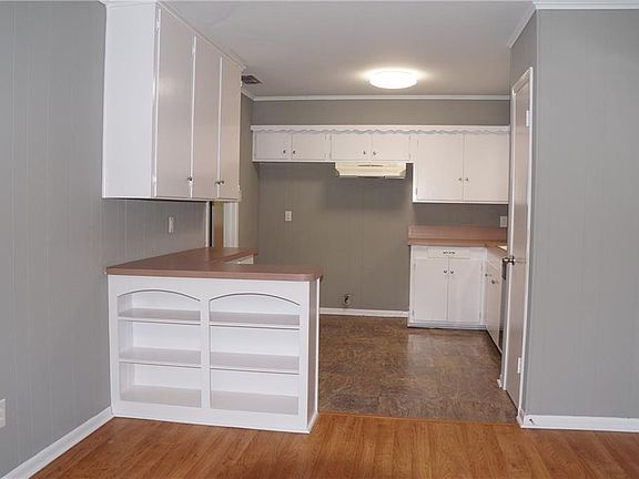3rd image of 1551 W 5th Ave