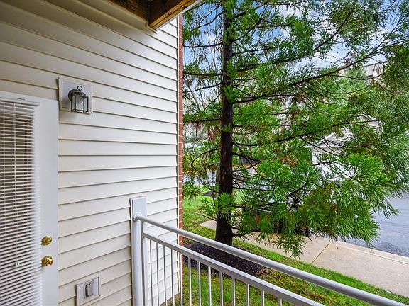 5th image of 2931 Deer Hollow Way Unit 102