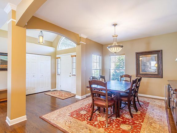 5th image of 56 Glenbrook Cir