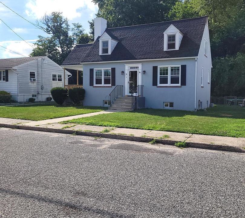 1st image of 9 Gillison Ave