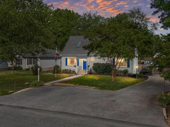 702 Dixon Dr, Stevensville, MD 21666