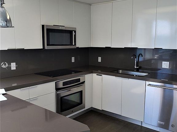 5th image of 613 Ocean Dr APT 5C