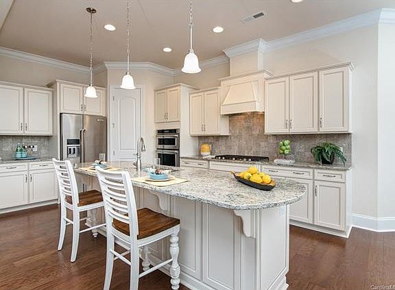 4th image of 1716 Maple Oak Dr