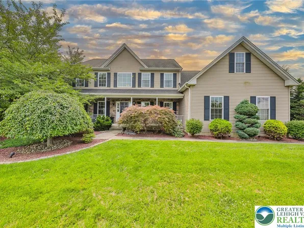 2720 New England Dr, Nazareth, PA 18064