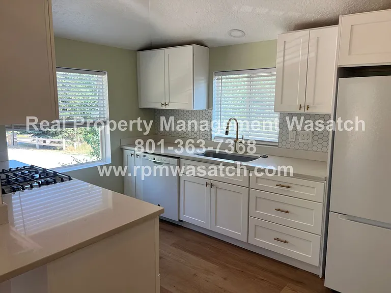 1388 Country Ln — Photo 14