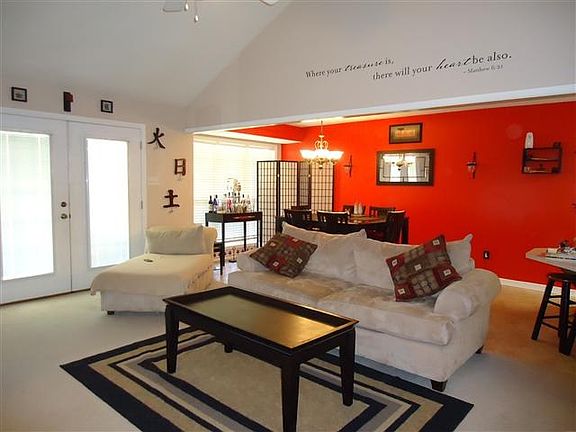 3rd image of 119 Greenfield Cir