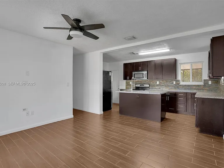 510 N 69th Ave — Photo 5