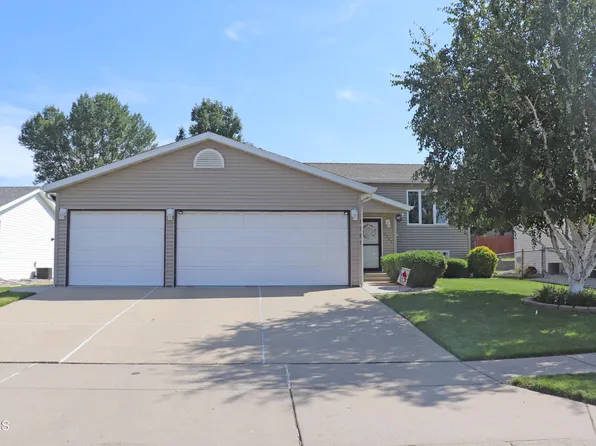 2727 Lexington Dr, Bismarck, ND 58503