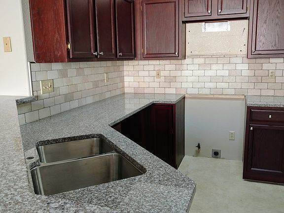 Kitchen (Appliances to be installed at move-in)