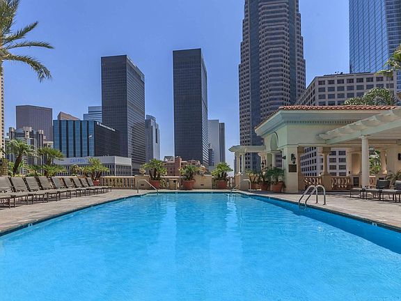 RESORT-STYLE SWIMMING POOL