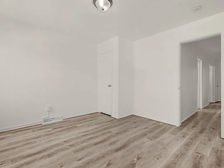 2335 Lauretta Ave — Photo 12